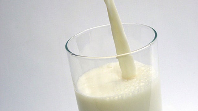 pour_milk.jpg 