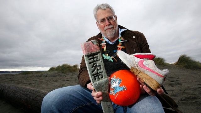 Seattle oceanographer shows debris 