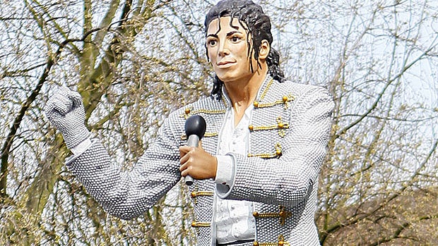 Michael Jackson statue controversy (PICTURE): Fulham unveils Michael Jackson statue 