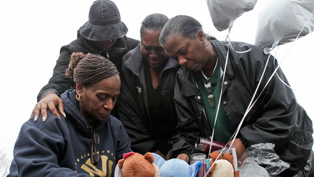Angela Gilliam, left, aunt of Lashanda Armstrong 