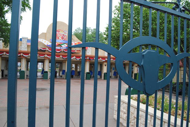 Six Flags Opening Gate 