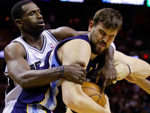 Marc Gasol is fouled by Antonio McDyess 