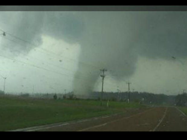 tornado-swirling-4.jpg 