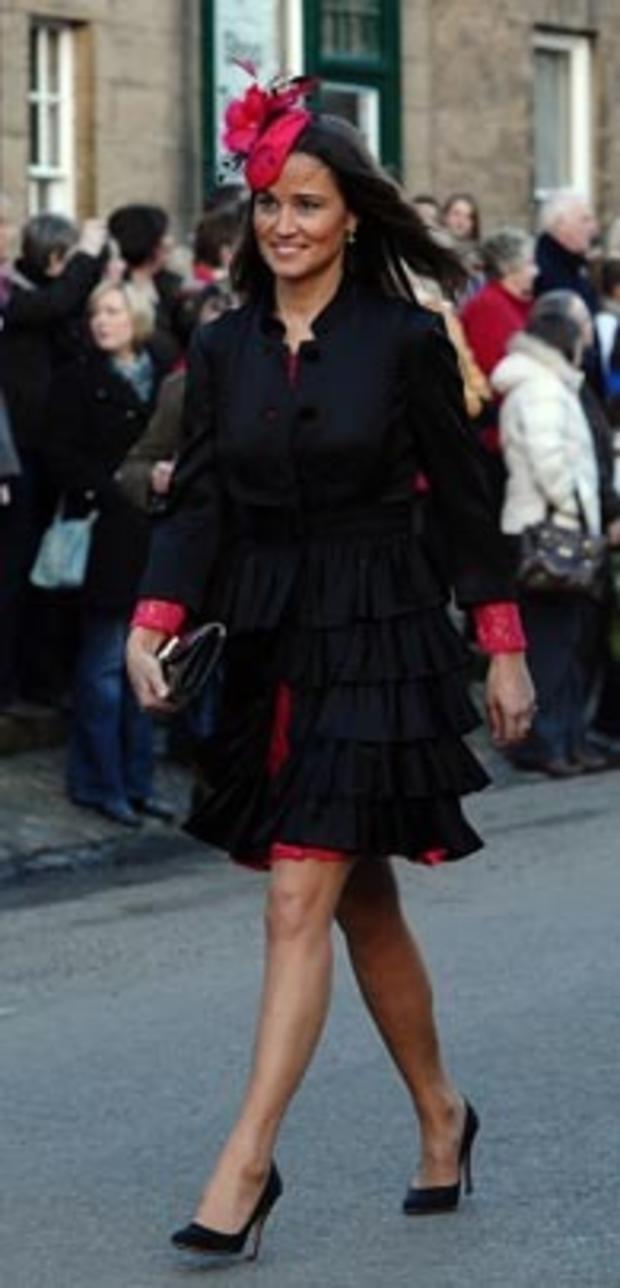 Pippa Middleton, the sister of Kate Middleton, fiancee of Britain's Prince William, arrives for the wedding service of Lady Katie Percy, the eldest daughter of the Duke and Duchess of Northumberland in Alnwick, north-east England, on February 26, 2011. La 