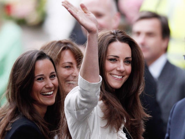 LONDON, ENGLAND - APRIL 28: Catherine Middleton (R) her mother Carole and sister Pippa arrives at The Goring Hotel after visiting Westminster Abbey on April 28, 2011 in London, England. With less than 24 hours to go final preparations for the wedding of P