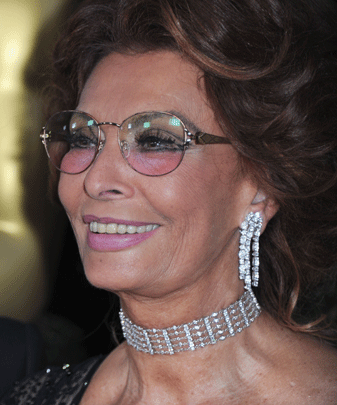 007-loren-close.gif 