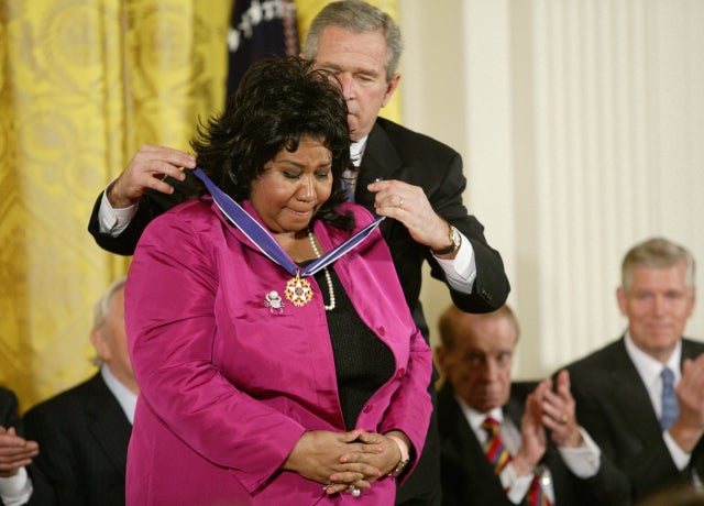 Aretha_medal_85942240.jpg 