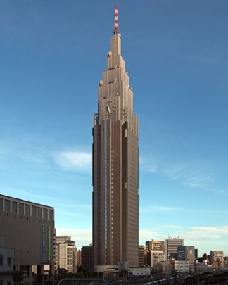 NTT_Docomo_Yoyogi_Building_Wikimedia_user_Wiiii.jpg 