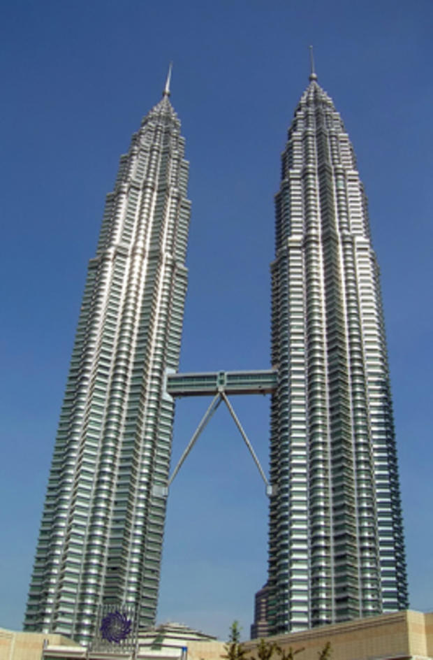 Petronas_Twin_Towers_Wikimedia_user_Formulax.JPG 