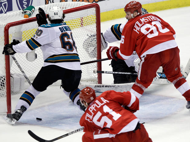 Red Wings center Valtteri Filppula scores on Sharks goalie Antti Niemi 