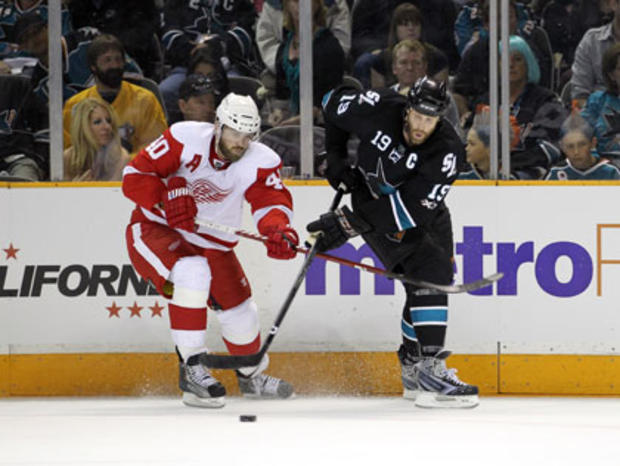 sharks_red_wings_playoffs_113850491.jpg 
