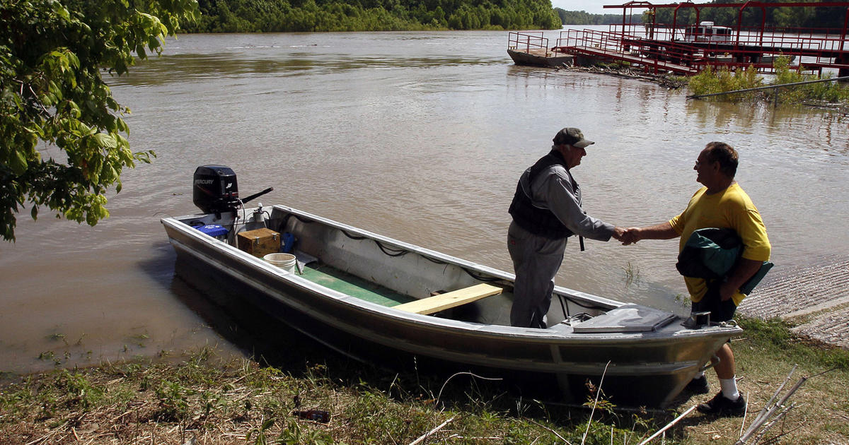 Cajun Country in swollen Mississippi's sights - CBS News