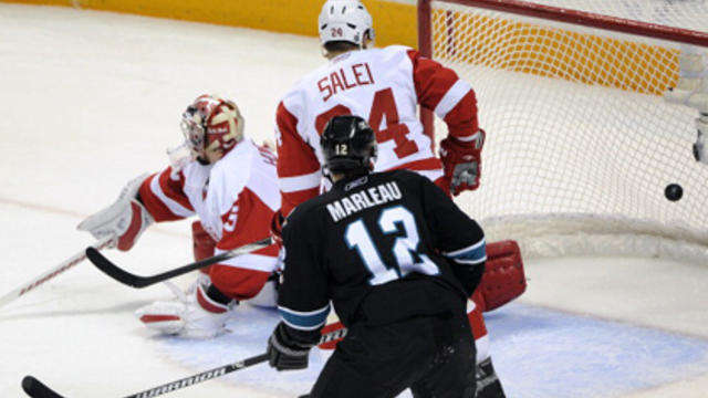 sharks_red_wings_playoffs_114133391.jpg 