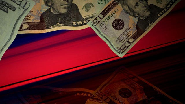 FBI: Ohio bank suspect lowers hood when told 