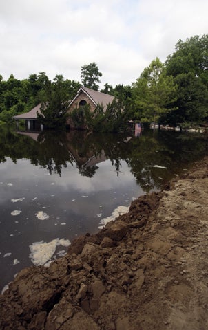 flooding_AP110520019826.jpg 