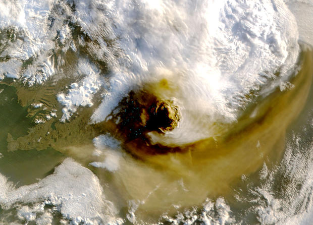 Volcano_NASA_AP11052316793.jpg 