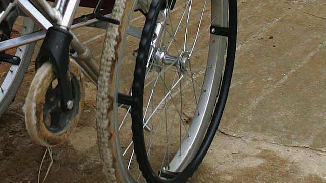 wheelchair_52997200.jpg 