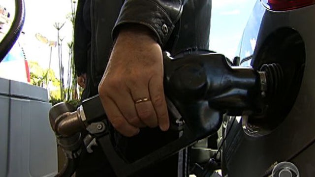 Gas prices hinder holiday travel 
