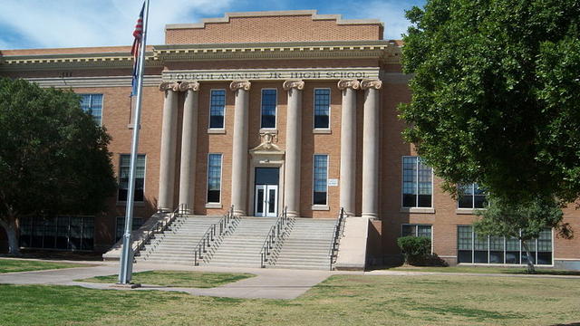 4th_avenue_high_school-yuma-=wikipedia.jpg 