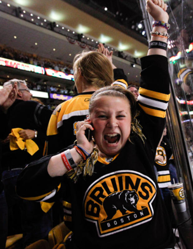  Bruins fan reacts after Boston scored a fourth goal 