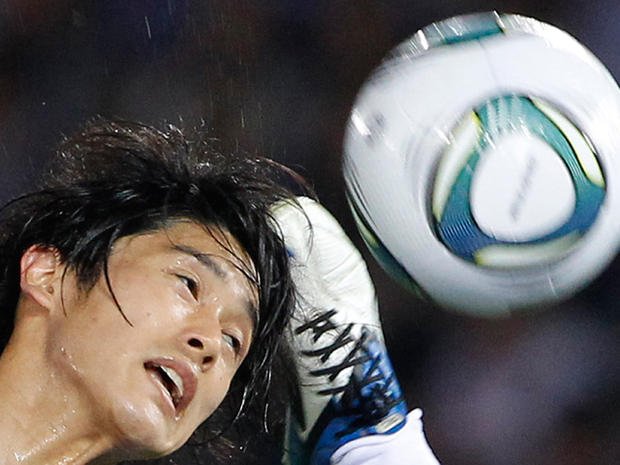 Atsuto Uchida fights for the ball  