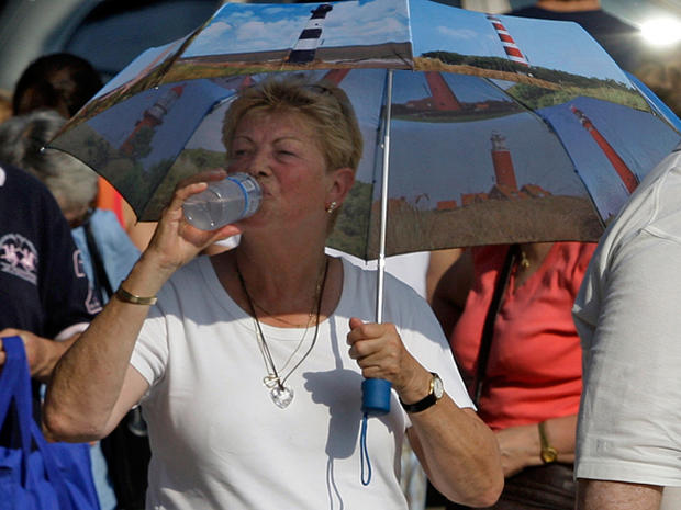 Henny Van Marsbergen drinks water 