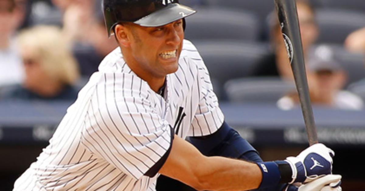 Yankees shortstop Derek Jeter takes early batting practice