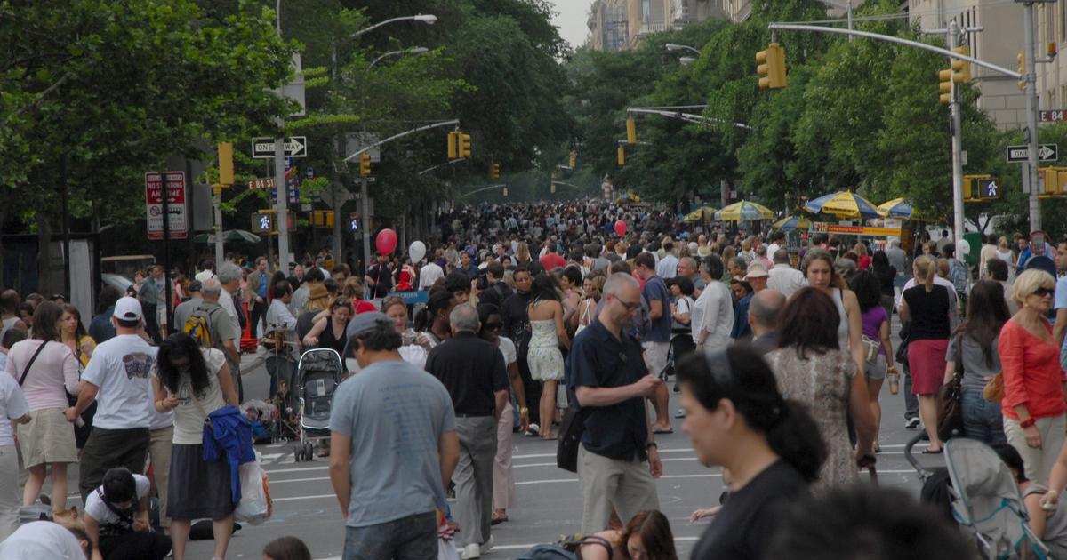 Thousands Flock To Fifth Avenue For Museum Mile Festival CBS New York
