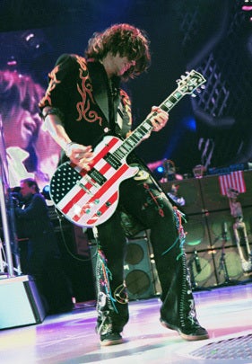 690642_joeperry.jpg 