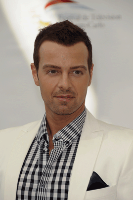 009-mon-joey-lawrence.gif 