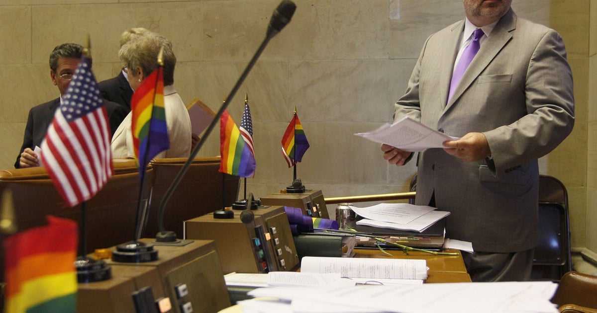 New York Assembly passes gay marriage bill - CBS News