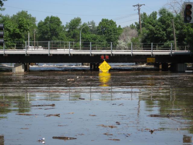 aFlooded_Minot,_North_Dakota_6-23-11_003_640x480.jpg 