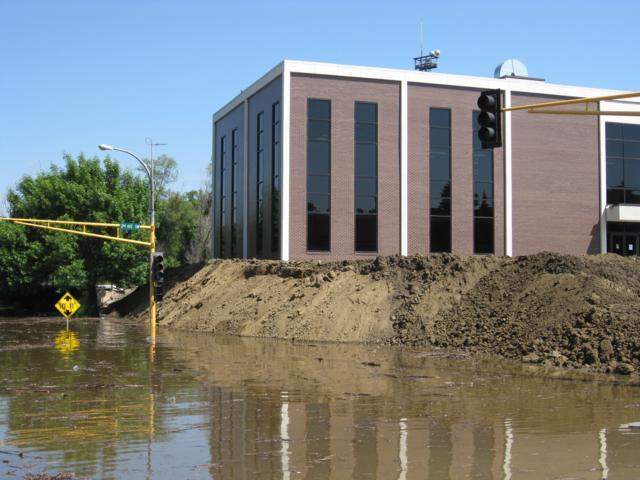 aFlooded_Minot,_North_Dakota_6-23-11_004_640x480.jpg 