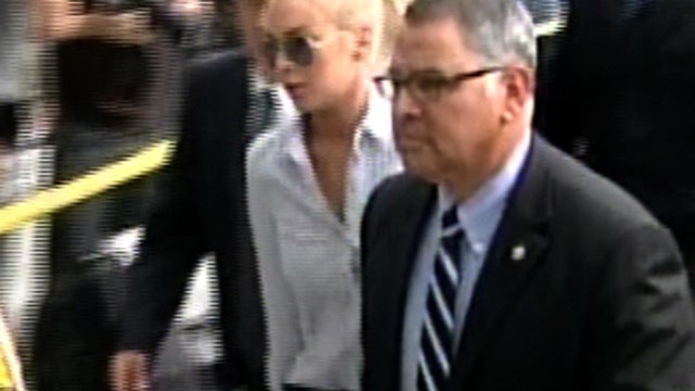 lohan_enteringcourt_623.jpg 