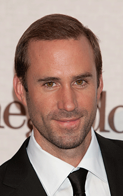 017-fiennes.gif 