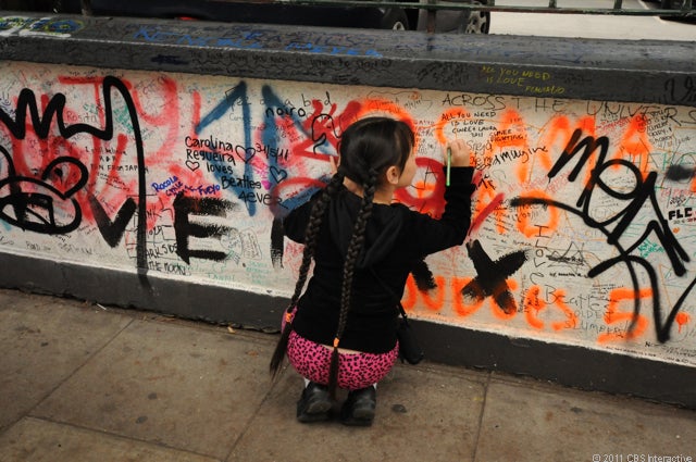 Kid_writing_on_wall.jpg 