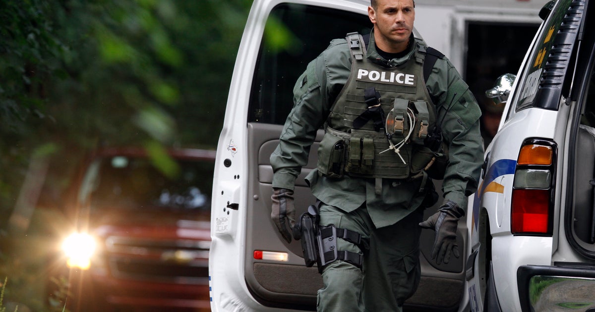 Pa. double-murder suspect killed in SWAT standoff - CBS News
