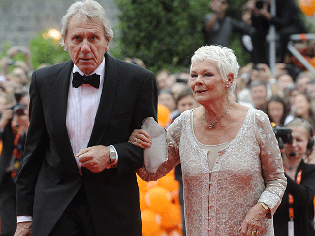 008-judi-dench-and-partner.gif 