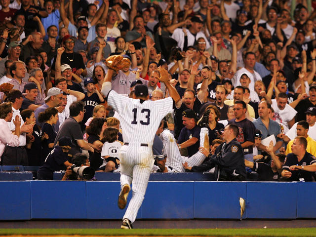 Baseball player Derek Jeter catching a ball Desktop wallpapers 640x480