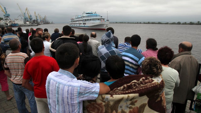 Family and friends await survivors of Russian tourist boat sinking 