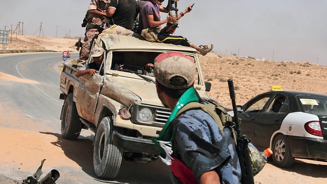 Rebels press on toward Tripoli, battle continues  