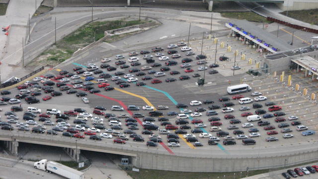 ambassador-bridge-delays-7-15-11.jpg 