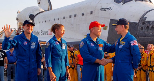 Atlantis lands, NASA's shuttle program ends - CBS News