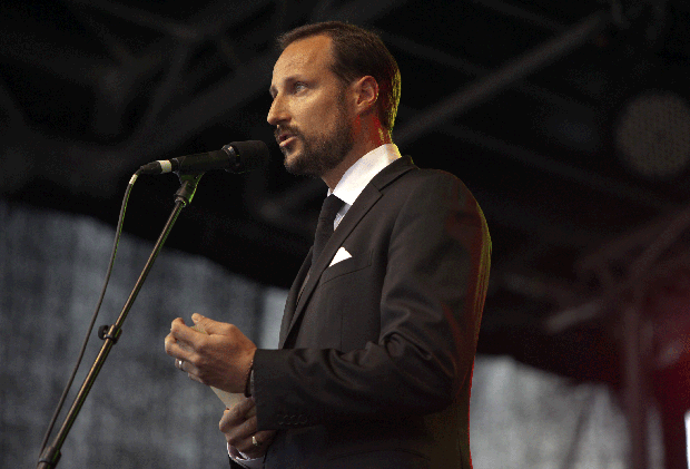 015-noww-haakon-speaks-vigi.gif 