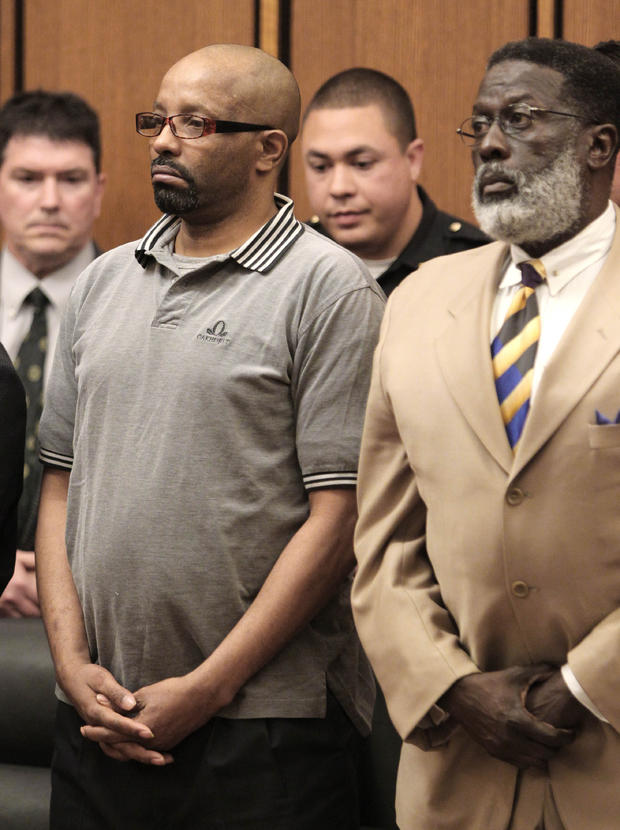 Serial killer Anthony Sowell breaks down at sentencing 