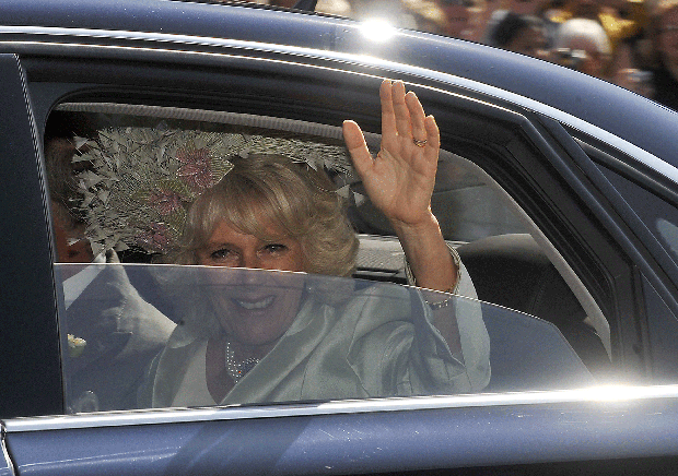 003-camilla-car.gif 