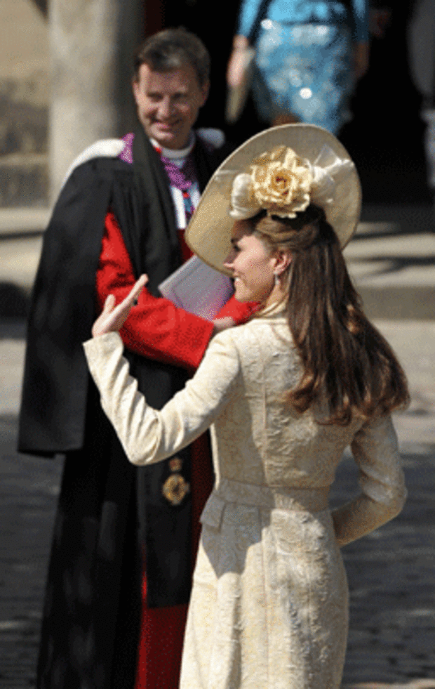 041-$-kate-back120098271.gif 