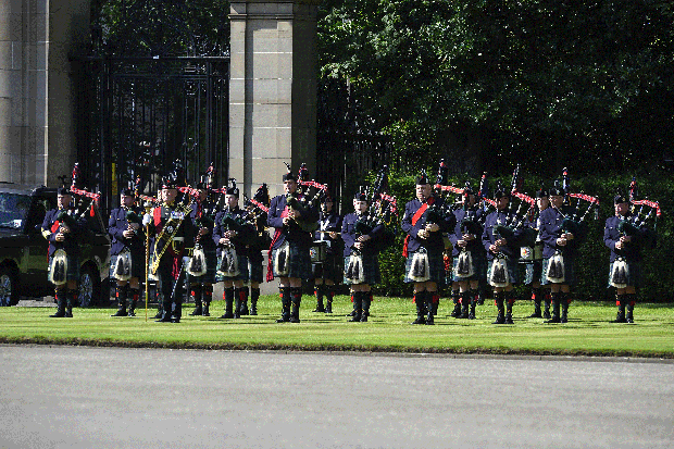 0000000000-BAGPIPERS-120107.gif 