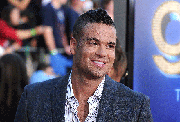 030-glee-salling.gif 