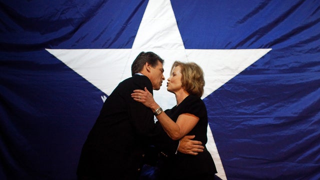 perry_wife_106463695.JPG 